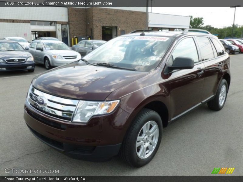 Front 3/4 View of 2009 Edge SE