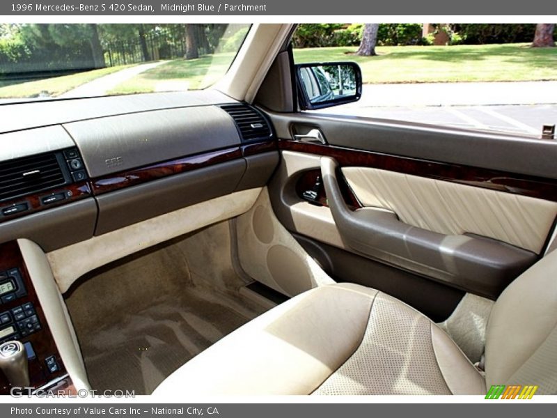 Midnight Blue / Parchment 1996 Mercedes-Benz S 420 Sedan