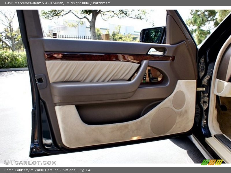 Midnight Blue / Parchment 1996 Mercedes-Benz S 420 Sedan
