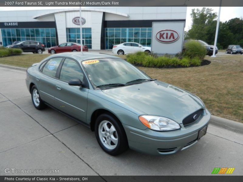 Light Tundra Metallic / Medium/Dark Flint 2007 Ford Taurus SE
