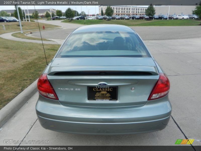 Light Tundra Metallic / Medium/Dark Flint 2007 Ford Taurus SE