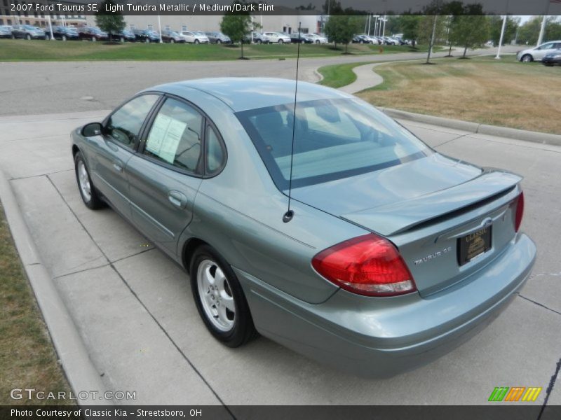 Light Tundra Metallic / Medium/Dark Flint 2007 Ford Taurus SE