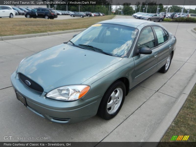 Front 3/4 View of 2007 Taurus SE