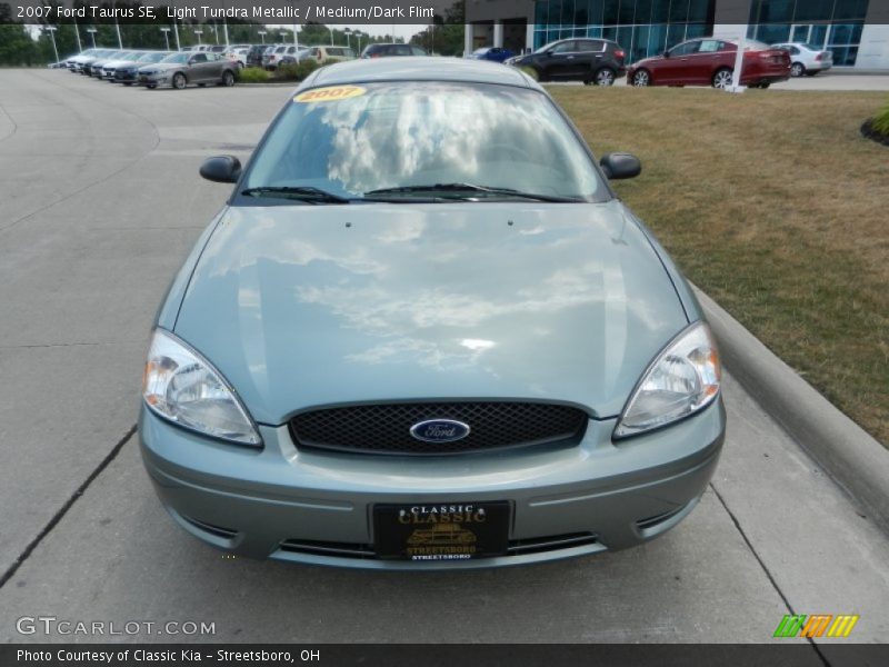 Light Tundra Metallic / Medium/Dark Flint 2007 Ford Taurus SE
