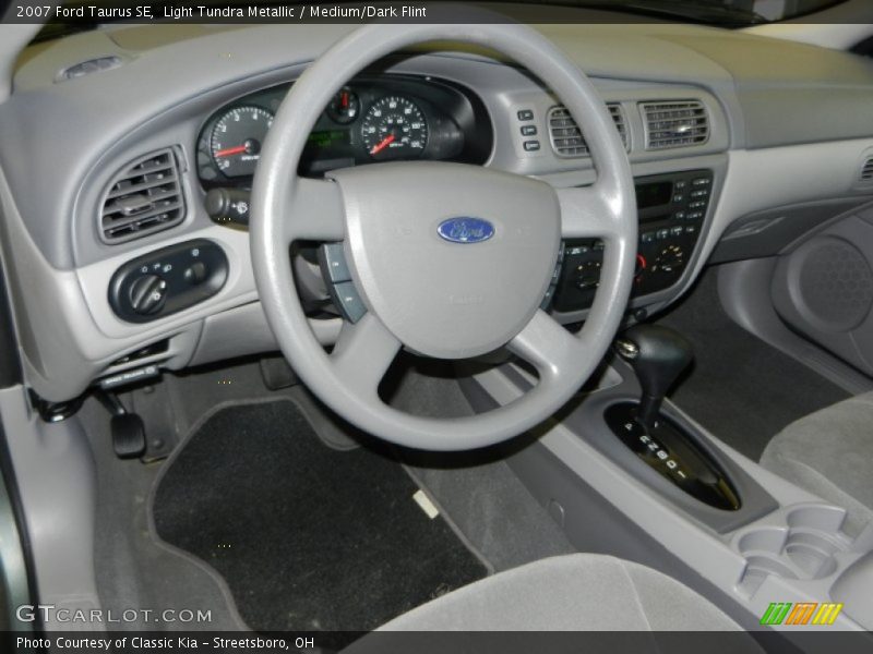 Light Tundra Metallic / Medium/Dark Flint 2007 Ford Taurus SE