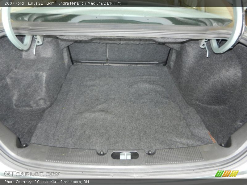  2007 Taurus SE Trunk