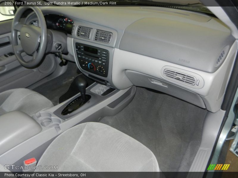 Dashboard of 2007 Taurus SE