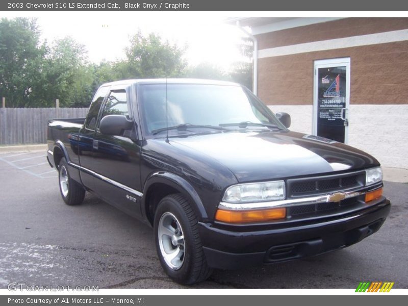 Black Onyx / Graphite 2003 Chevrolet S10 LS Extended Cab