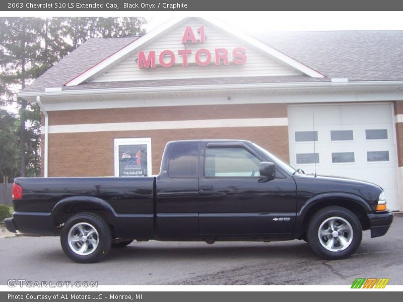 Black Onyx / Graphite 2003 Chevrolet S10 LS Extended Cab