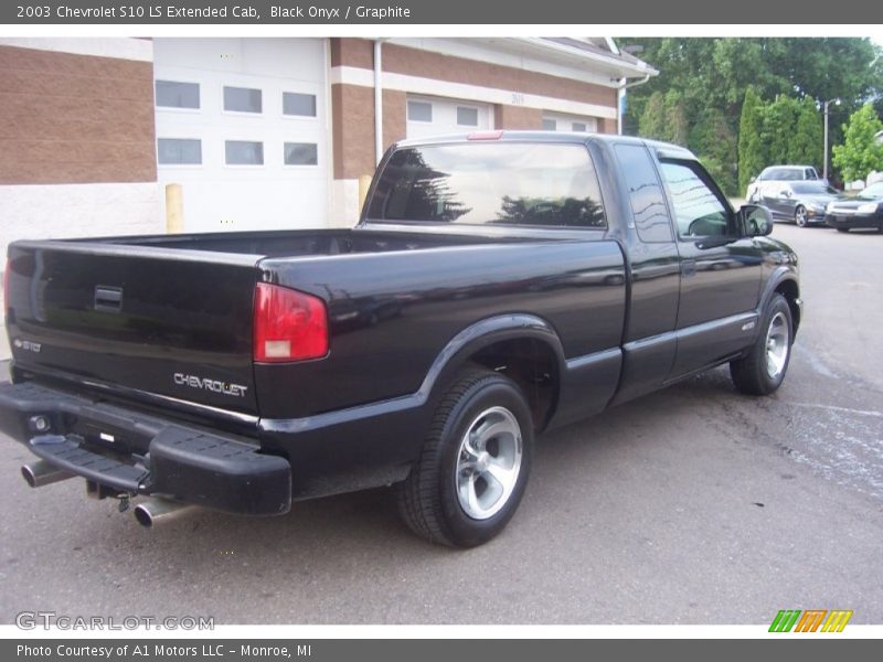 Black Onyx / Graphite 2003 Chevrolet S10 LS Extended Cab