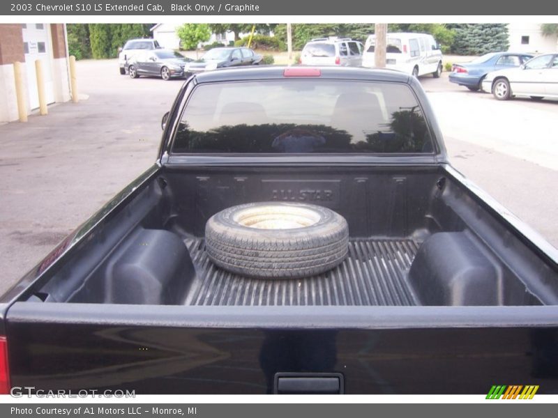 Black Onyx / Graphite 2003 Chevrolet S10 LS Extended Cab