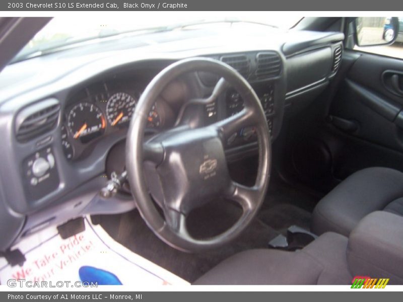 Black Onyx / Graphite 2003 Chevrolet S10 LS Extended Cab