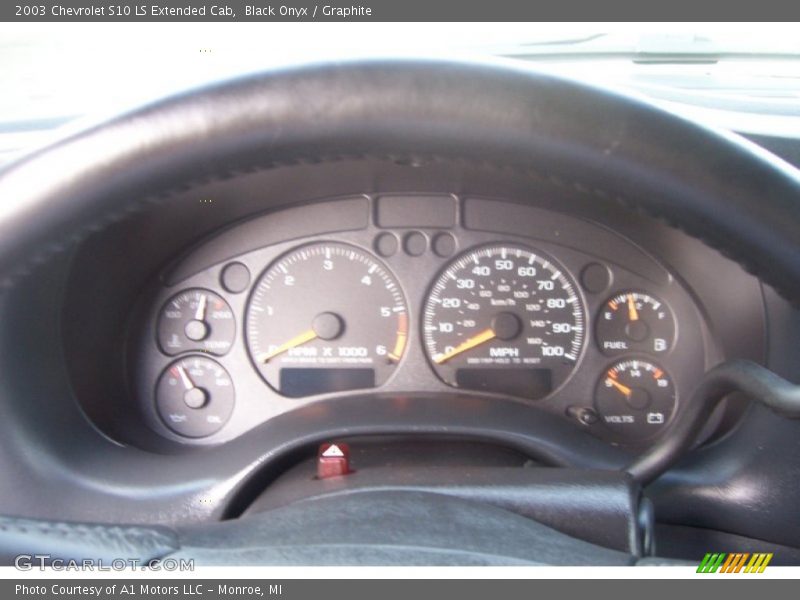 Black Onyx / Graphite 2003 Chevrolet S10 LS Extended Cab