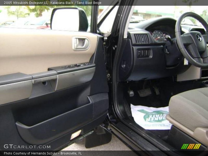 Kalapana Black / Sand Blast Beige 2005 Mitsubishi Endeavor LS