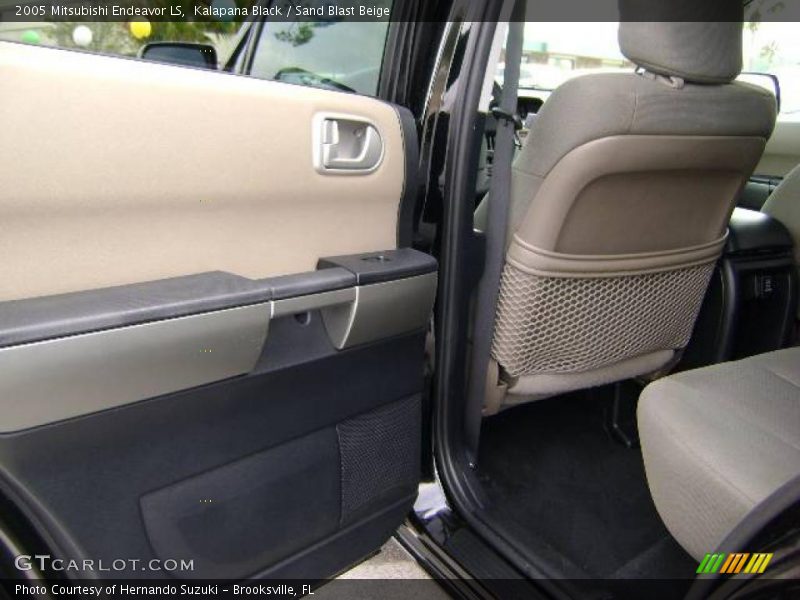 Kalapana Black / Sand Blast Beige 2005 Mitsubishi Endeavor LS