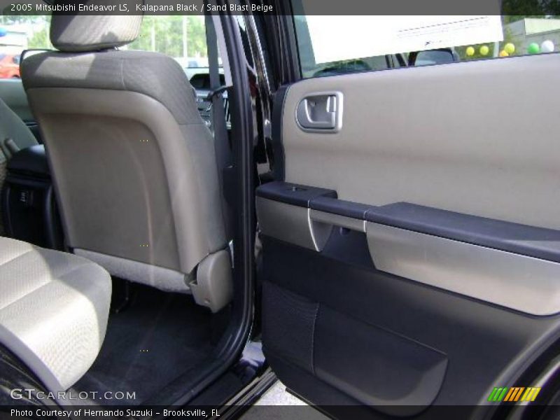 Kalapana Black / Sand Blast Beige 2005 Mitsubishi Endeavor LS