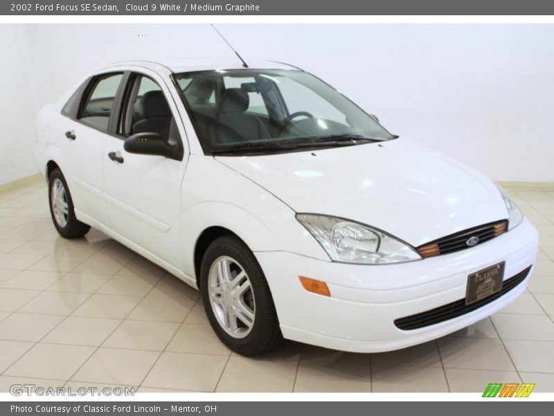 Cloud 9 White / Medium Graphite 2002 Ford Focus SE Sedan