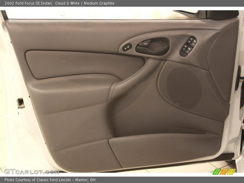 Cloud 9 White / Medium Graphite 2002 Ford Focus SE Sedan