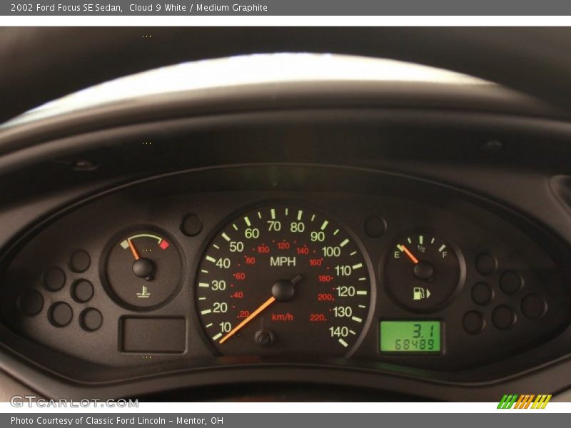 Cloud 9 White / Medium Graphite 2002 Ford Focus SE Sedan