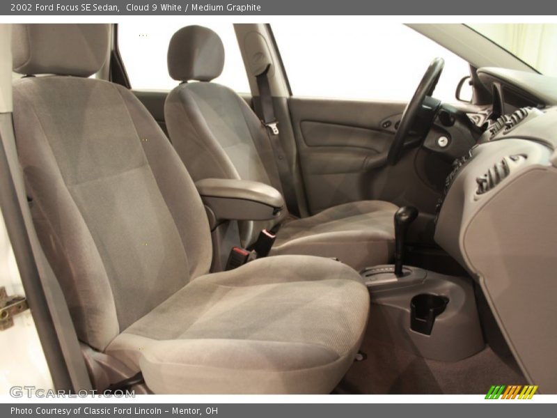 Cloud 9 White / Medium Graphite 2002 Ford Focus SE Sedan