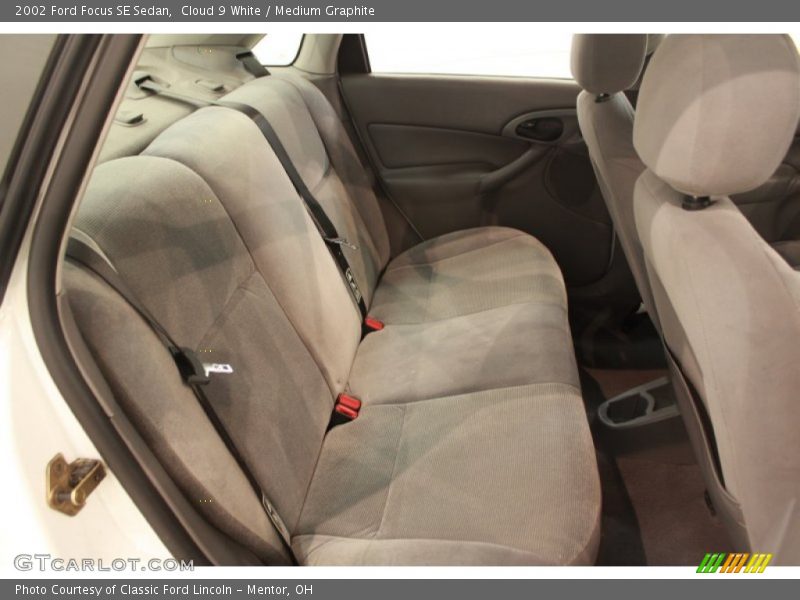 Cloud 9 White / Medium Graphite 2002 Ford Focus SE Sedan