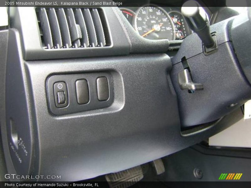 Kalapana Black / Sand Blast Beige 2005 Mitsubishi Endeavor LS