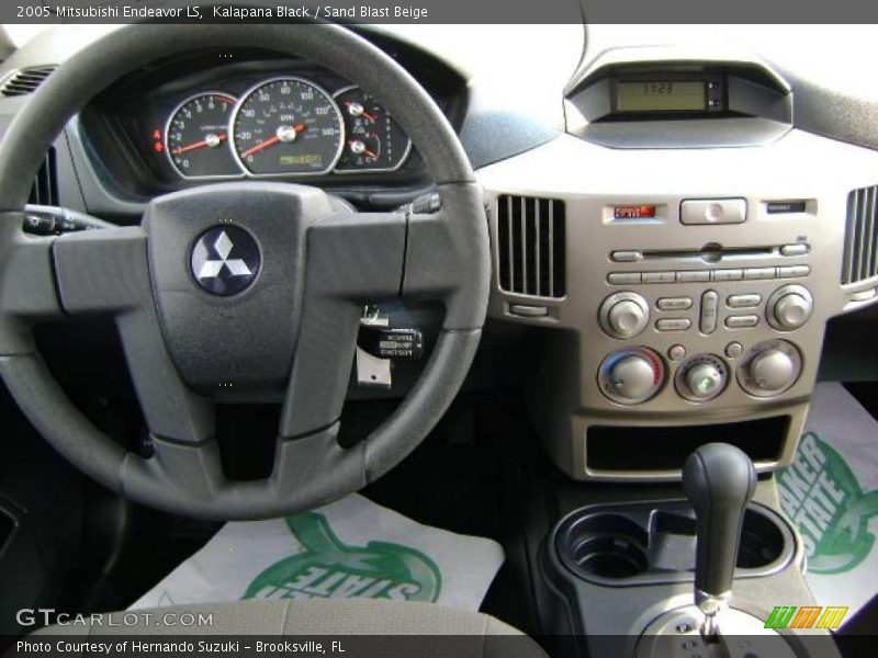 Kalapana Black / Sand Blast Beige 2005 Mitsubishi Endeavor LS