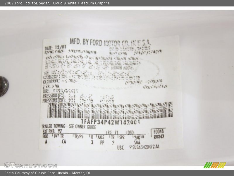 Cloud 9 White / Medium Graphite 2002 Ford Focus SE Sedan