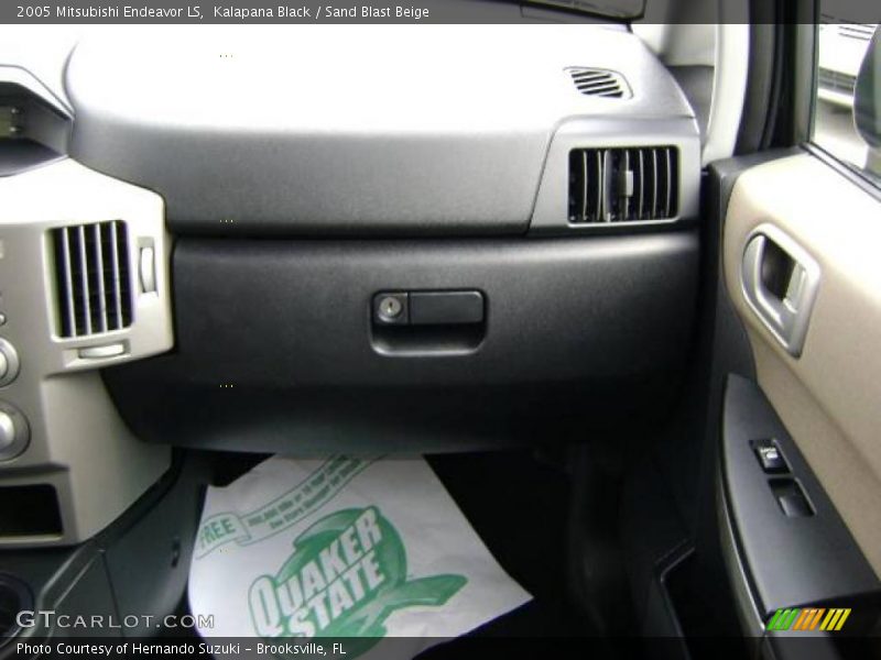 Kalapana Black / Sand Blast Beige 2005 Mitsubishi Endeavor LS