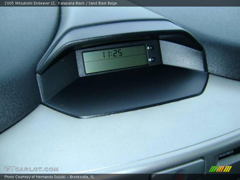 Kalapana Black / Sand Blast Beige 2005 Mitsubishi Endeavor LS