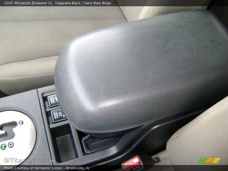 Kalapana Black / Sand Blast Beige 2005 Mitsubishi Endeavor LS