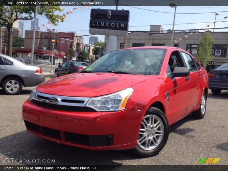 Vermillion Red / Charcoal Black 2008 Ford Focus SE Sedan