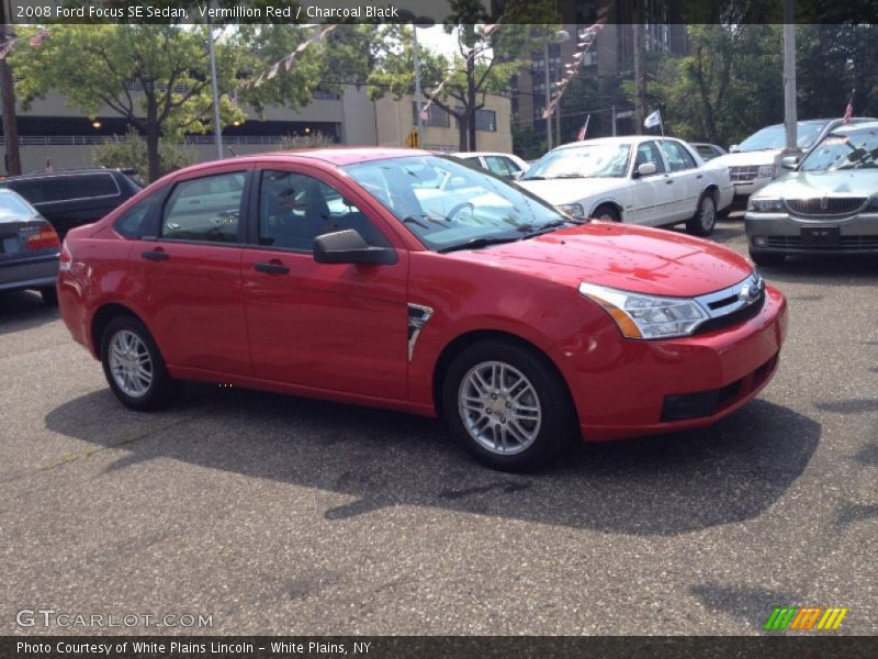 Vermillion Red / Charcoal Black 2008 Ford Focus SE Sedan