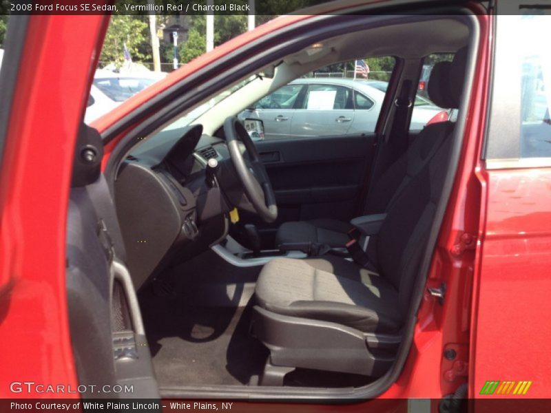 Vermillion Red / Charcoal Black 2008 Ford Focus SE Sedan