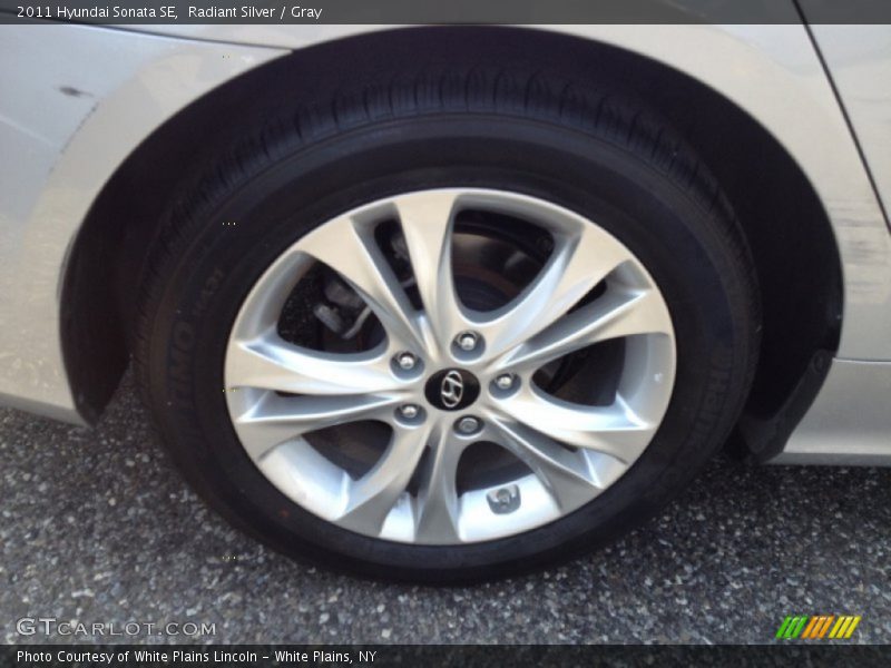 Radiant Silver / Gray 2011 Hyundai Sonata SE
