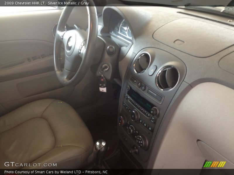 Silver Ice Metallic / Gray 2009 Chevrolet HHR LT