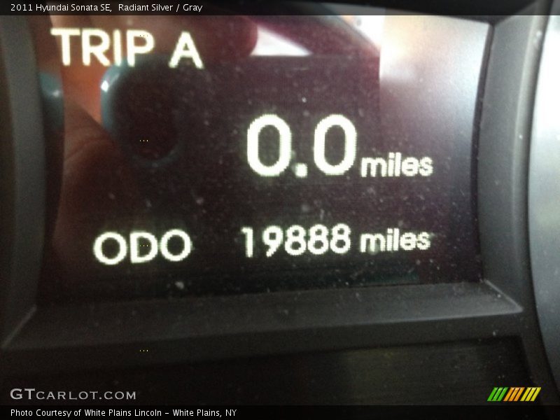 Radiant Silver / Gray 2011 Hyundai Sonata SE