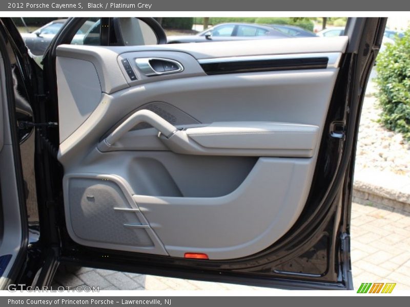 Door Panel of 2012 Cayenne S