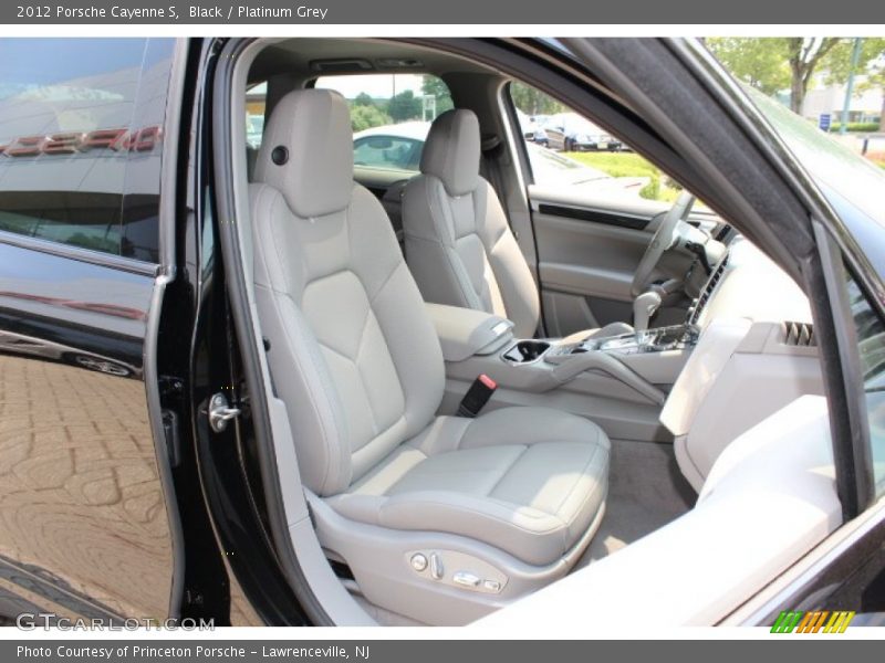 Front Seat of 2012 Cayenne S