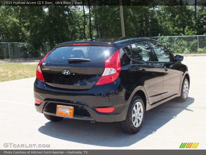 Ultra Black / Black 2013 Hyundai Accent GS 5 Door