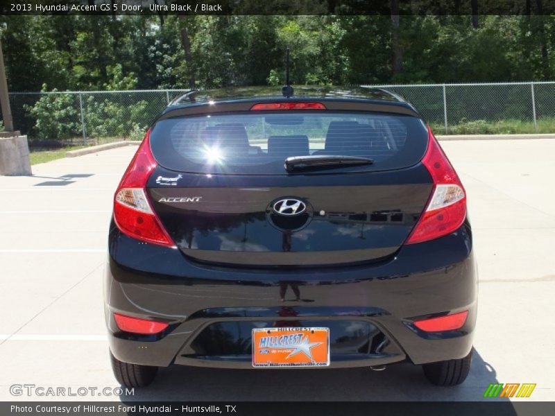 Ultra Black / Black 2013 Hyundai Accent GS 5 Door