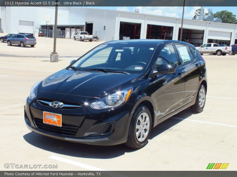 Ultra Black / Black 2013 Hyundai Accent GS 5 Door