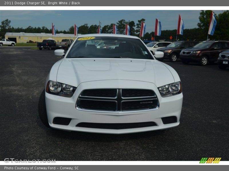 Bright White / Black 2011 Dodge Charger SE