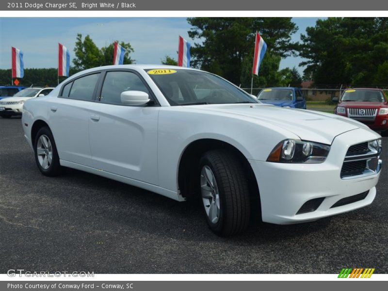 Bright White / Black 2011 Dodge Charger SE