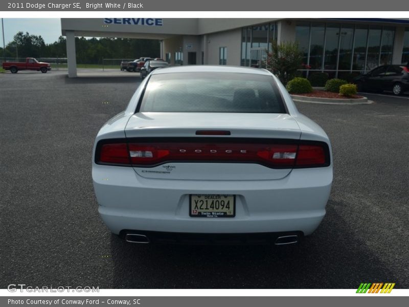 Bright White / Black 2011 Dodge Charger SE
