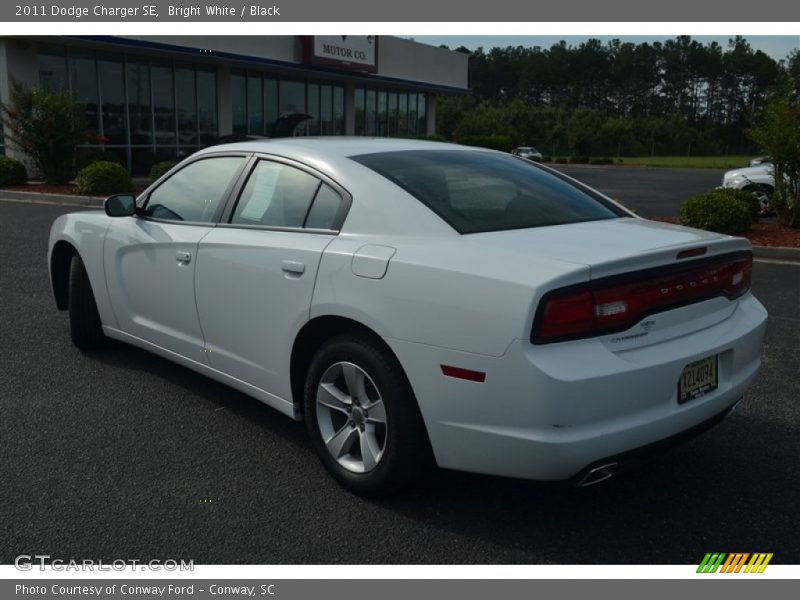 Bright White / Black 2011 Dodge Charger SE