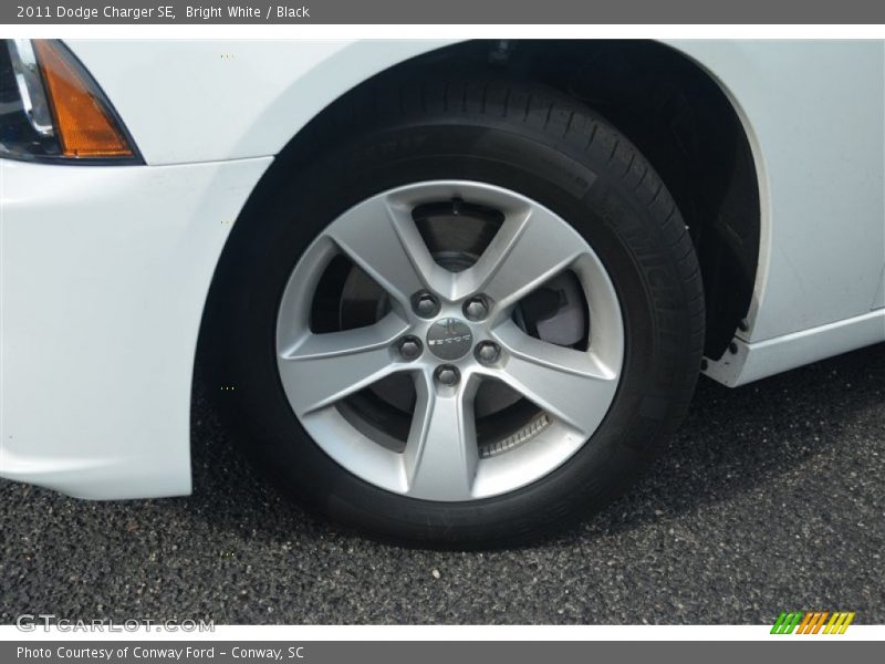 Bright White / Black 2011 Dodge Charger SE
