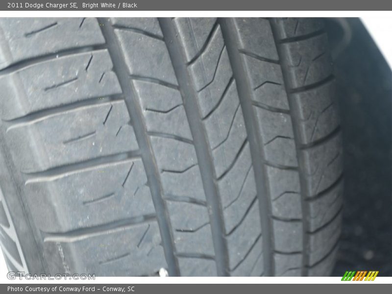 Bright White / Black 2011 Dodge Charger SE