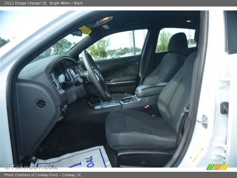 Bright White / Black 2011 Dodge Charger SE