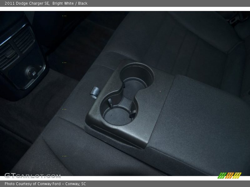 Bright White / Black 2011 Dodge Charger SE